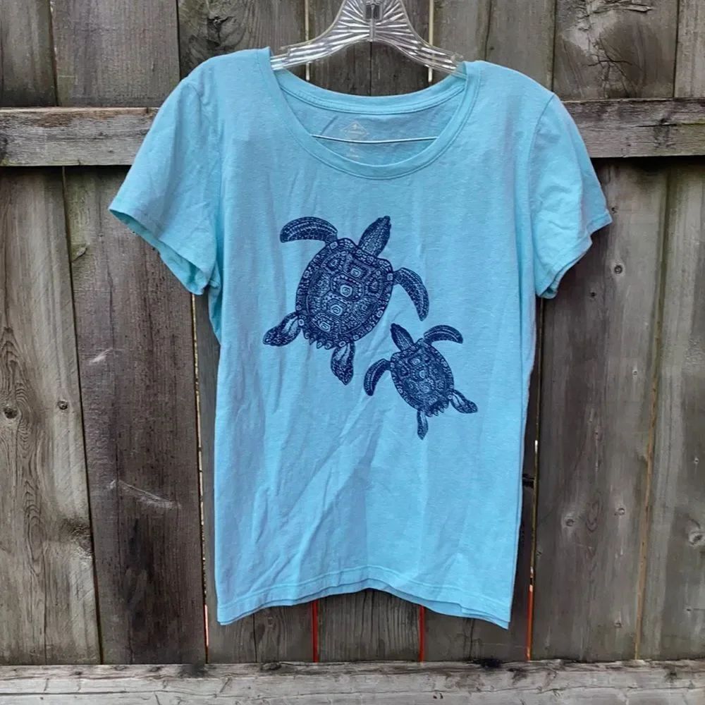 St. John’s Bay Turtle tee sz. Petite large